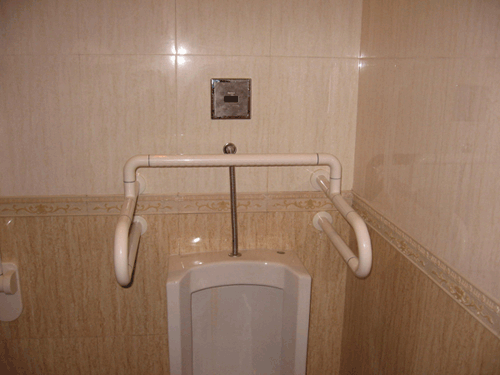 【尼龙厕所扶手】为河南省平原医院提供安全保障！