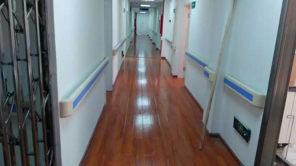 贵阳地矿医院的漂亮走廊扶手回图了