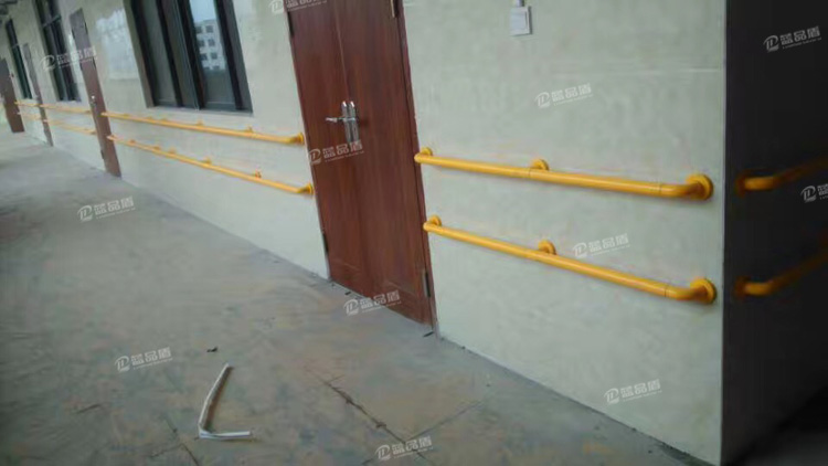 【潮州】湘桥区残疾学校安装的是圆形的小扶手