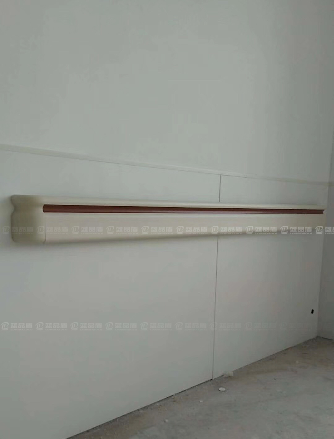 【新疆】昭苏县中医院近期安装完成的PVC扶手和抗菌树脂板
