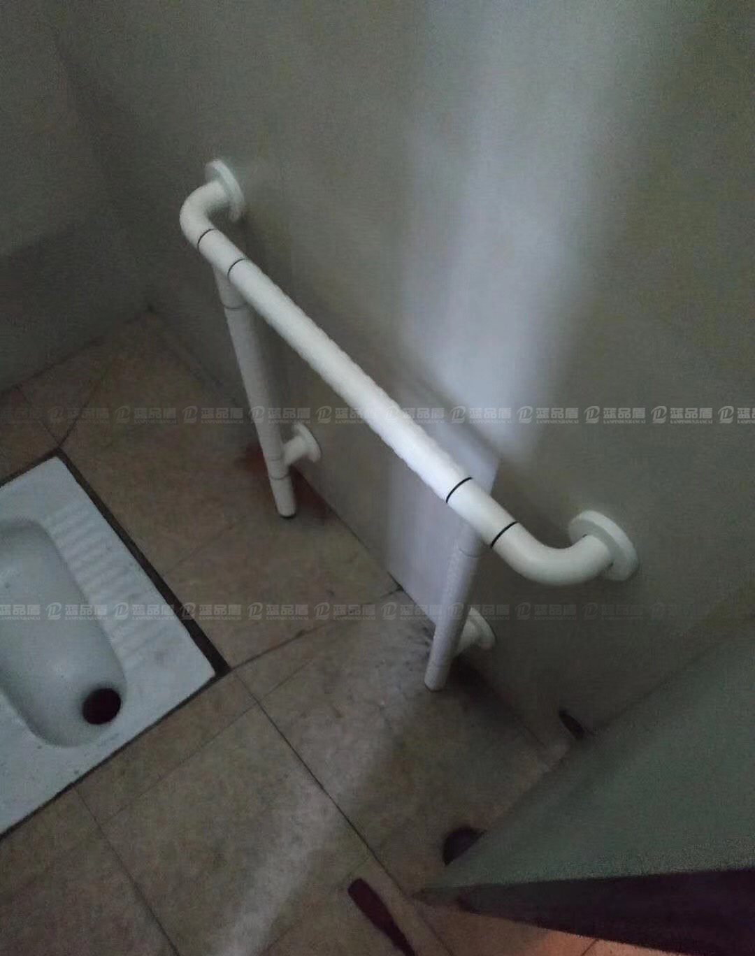 客户自己设计的蹲厕扶手,你觉得怎么样呢？