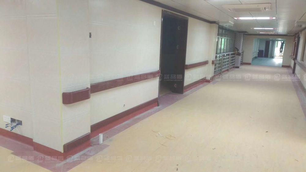 140PVC扶手+102护墙板的效果图来啦,深圳石岩人民医院