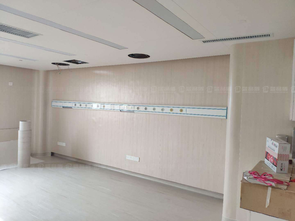 江西南昌平安检测中心里的木纹色树脂板很漂亮